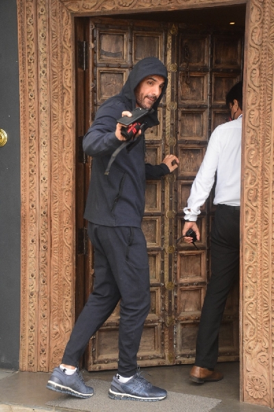 Mumbai: Indian film actor John Abraham spotted at gym in bandra on Thursday July 29, 2021.(Photo: Sanjay Tiwari/IANS)