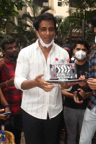 Mumbai: Sonu Sood Birthday Celebration With Media and Fans Outside Residence at Andheri on Friday July 30, 2021.(Photo: Sanjay Tiwari/IANS)
