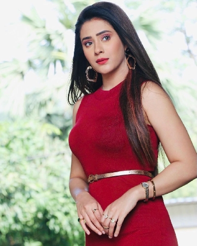 Hiba Nawab explores her mischievous side with 'Jijaji Chhat Par Koii Hai'.