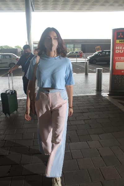 Mumbai: Aditi rao hydari spotted at airport departure on Monday August 02, 2021.(Photo: Sanjay Tiwari/IANS)