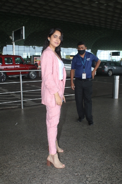 Mumbai: Malvika Malhotra spotted at airport departure on Monday August 02, 2021.(Photo: Sanjay Tiwari/IANS)
