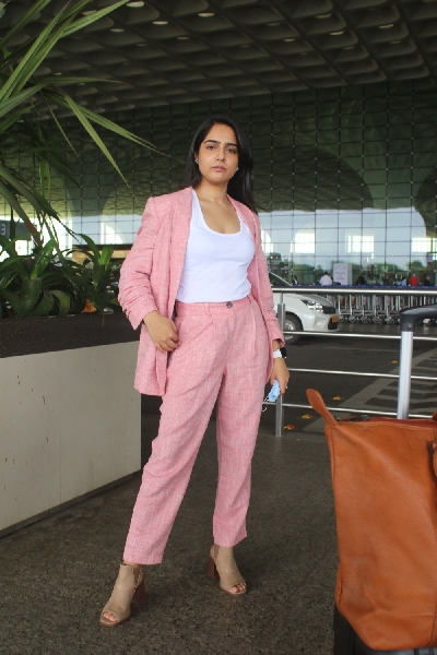 Mumbai: Malvika Malhotra spotted at airport departure on Monday August 02, 2021.(Photo: Sanjay Tiwari/IANS)