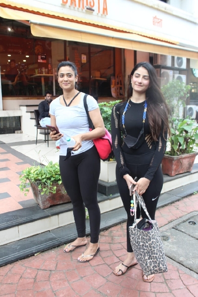 Mumbai: Shweta Tiwari & Her Daughter Palak Spotted At Sykz Gym Lokhandwala on Thursday August 05, 2021.(Photo: Sanjay Tiwari/IANS)