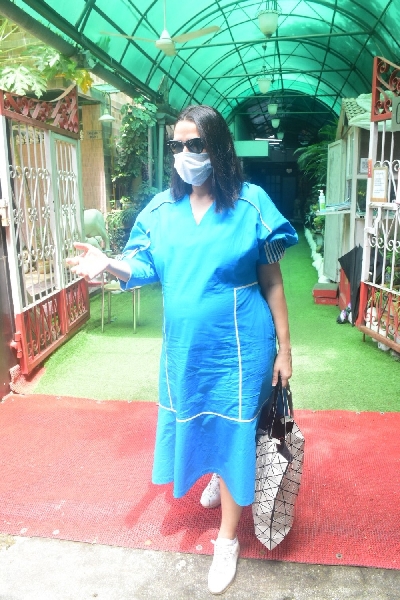 Mumbai: Neha Dhupia and Angad Bedi Spotted At Hospital on Thursday August 05, 2021.(Photo: Sanjay Tiwari/IANS)