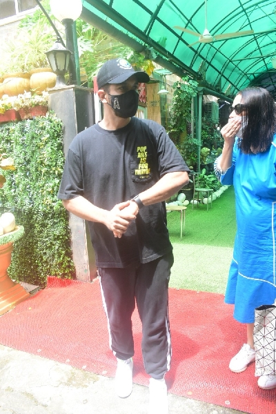 Mumbai: Neha Dhupia and Angad Bedi Spotted At Hospital on Thursday August 05, 2021.(Photo: Sanjay Tiwari/IANS)