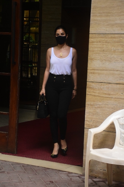 Mumbai: Sophie Choudhary Spotted In Bandra on Thursday August 05, 2021.(Photo: Sanjay Tiwari/IANS)