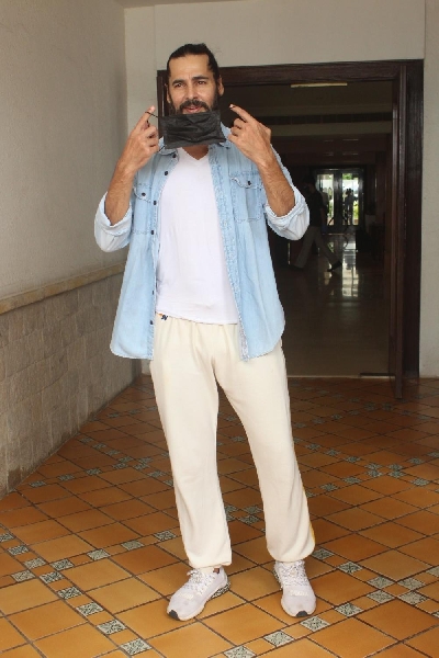Mumbai: Dino Morea Snapped At Sun & Sand Hotel Juhu  on Thursday August 05, 2021.(Photo: Sanjay Tiwari/IANS)