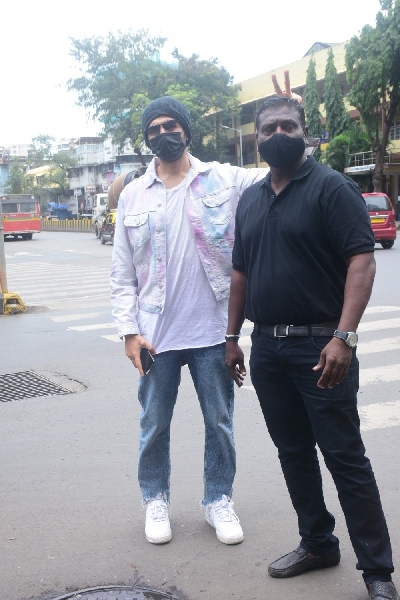 Mumbai: Kartik Aaryan Spotted At Bandra  on Thursday August 05, 2021.(Photo: Sanjay Tiwari/IANS)
