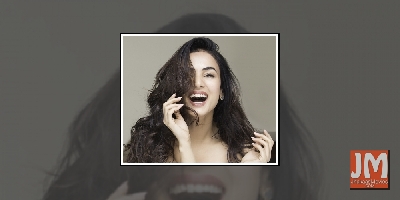 Sonal Chauhan flaunts hourglass frame in new bikini post