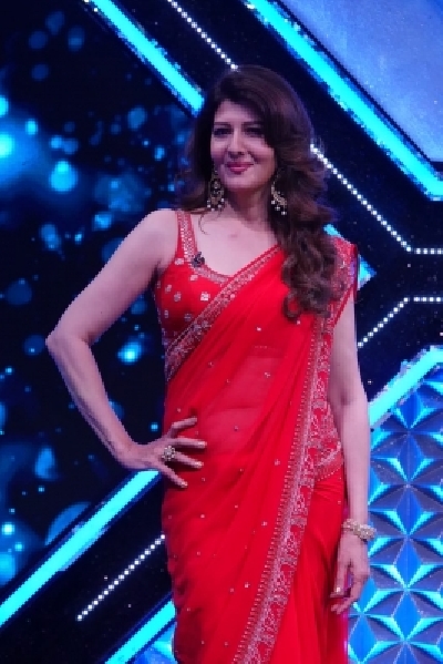 Jackie Shroff surprises 