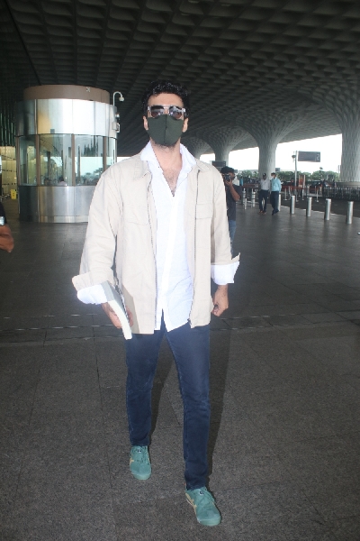 Mumbai: Avinash Tiwary spotted at airport departure on Wednesday, August 18, 2021.(Photo: Sanjay Tiwari/IANS)