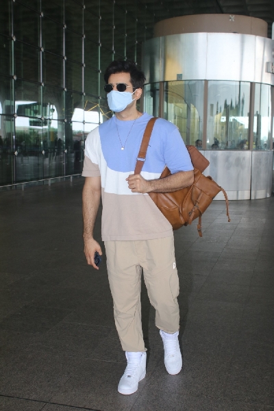 Karan Tacker Spotted At Airport Departureon 27 August,2021.(Photo: Sanjay Tiwari/IANS)