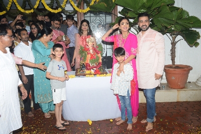 Mumbai: Actress Shilpa Shetty during Ganesh idol immersions in Mumbai on Sep 3, 2019. (Photo: IANS)