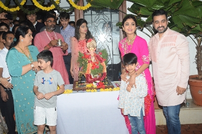 Mumbai: Actress Shilpa Shetty during Ganesh idol immersions in Mumbai on Sep 3, 2019. (Photo: IANS)
