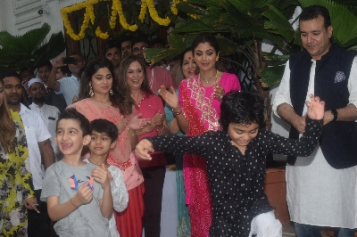 Mumbai: Actress Shilpa Shetty during Ganesh idol immersions in Mumbai on Sep 3, 2019. (Photo: IANS)