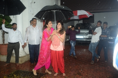Mumbai: Actress Shilpa Shetty during Ganesh idol immersions in Mumbai on Sep 3, 2019. (Photo: IANS)