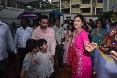 Mumbai: Actress Shilpa Shetty Kundra with her husband Raj Kundra and son Viaan Raj Kundra during Ganesh 'Visarjan' in Mumbai on Sep 3, 2019. (Photo: IANS)