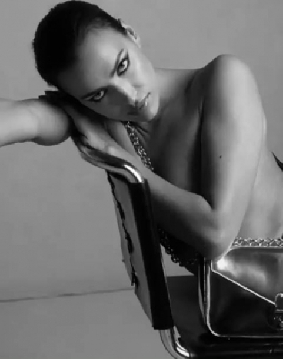 Supermodel Irina Shayk has ditched her clothes and bared it all for a new campaign of a fashion brand. The 33-year-old model went nude in a new campaign to promote Calvin Klein handbags.