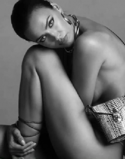 Supermodel Irina Shayk has ditched her clothes and bared it all for a new campaign of a fashion brand. The 33-year-old model went nude in a new campaign to promote Calvin Klein handbags.