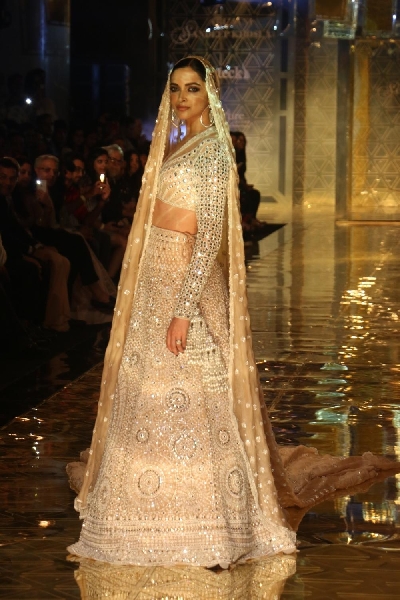 Mumbai: Actress Deepika Padukone showcases a creation of fashion designer Abu Jani-Sandeep Khosla during a fashion show in Mumbai, on Sep 5, 2019. (Photo: IANS)