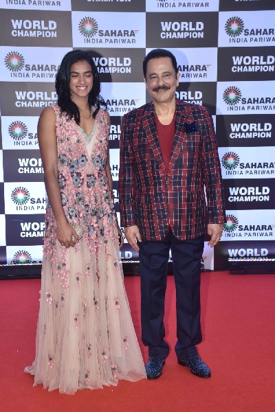 Mumbai: Sahara India Pariwar's Founder and Chairman Subrata Roy with shuttler P.V. Sindhu during a felicitation ceremony organised for the Badminton star, in Mumbai on Sep 8, 2019. (Photo: IANS)