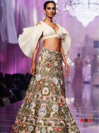 Sony Kaur walking the ramp