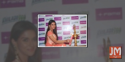 Asin posts family pics on Onam