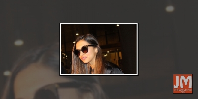 Deepika Padukone mobbed at Lalbaugcha Raja Ganpati pandal