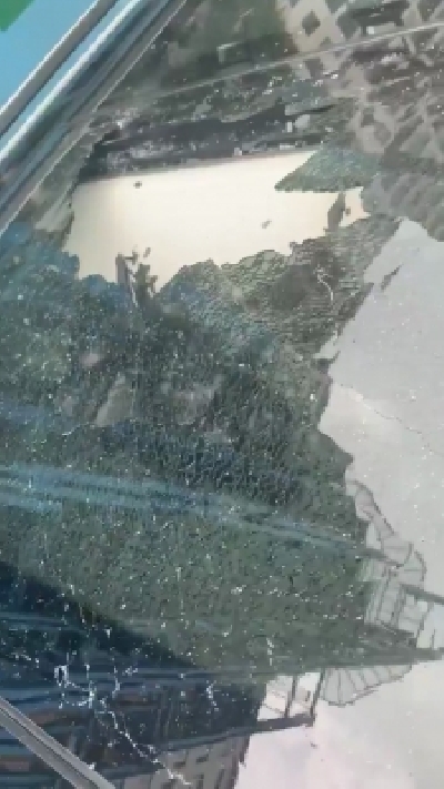 A huge piece of rock fell on actress Mouni Roy