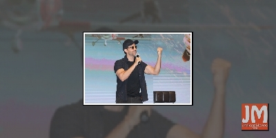 Hrithik's quirky post urging people to stay at home