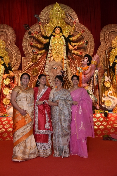 Mumbai: Actresses Kajol and Tanishaa Mukerji with thier mother Tanuja at a Durga Puja pandal in Juhu Mumbai on Oct 4, 2019. (Photo: IANS)