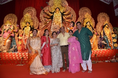 Mumbai: Actresses Kajol and Tanishaa Mukerji with thier mother Tanuja at a Durga Puja pandal in Juhu Mumbai on Oct 4, 2019. (Photo: IANS)