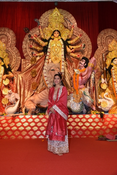 Mumbai: Actresses Kajol and Tanishaa Mukerji with thier mother Tanuja at a Durga Puja pandal in Juhu Mumbai on Oct 4, 2019. (Photo: IANS)