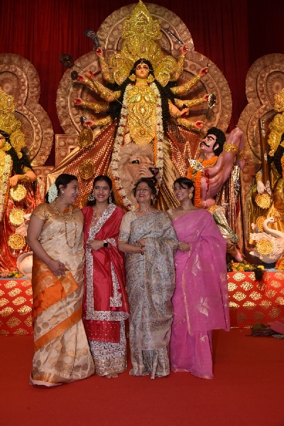 Mumbai: Actresses Kajol and Tanishaa Mukerji with thier mother Tanuja at a Durga Puja pandal in Juhu Mumbai on Oct 4, 2019. (Photo: IANS)