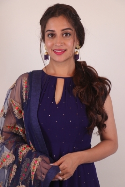Dipika Kakar bonito gorgeous marathi red saree sonakshi traditional  tv actress HD phone wallpaper  Peakpx