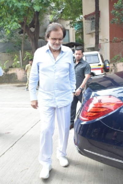 Mumbai: Actor Sanjay Khan arrives to cast his vote for Maharashtra Assembly elections, in Mumbai on Oct 21, 2019. (Photo: IANS)