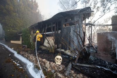 LOS ANGELES, Oct. 29, 2019 (Xinhua) -- A firefighter works near Getty Center in Los Angeles, the United States, Oct. 28, 2019. Thousands of residents were forced to evacuate their homes after a fast-moving wildfire erupted early Monday morning near the famous Getty Center in Los Angeles in the western U.S. state of California. (Photo by Qian Weizhong/Xinhua/IANS)