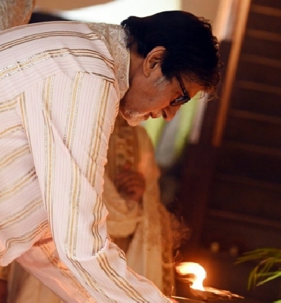 Bollywood veteran Amitabh Bachchan has thanked fans for their wishes on the festive occasions of Diwali and Bhai Dooj. The megastar took to his blog to express gratitude to fans and wrote: 