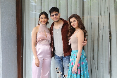 Mumbai: Actors Rakul Preet Singh, Sidharth Malhotra and Tara Sutaria during promotions of upcoming film "Marjaavaan" in Mumbai on Oct 31, 2019. (Photo: IANS)