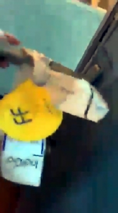 Actress Sonakshi Sinha has taken a jibe at a commercial airline company for mishandling her luggage and breaking it. Sonakshi took to Twitter and shared a video accusing the airline for damaging her suitcase, which had two broken handles and a missing wheel.