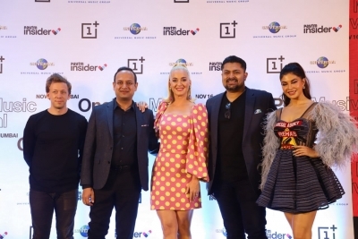 Singer Katy Perry and actress Jacqueline Fernandez at a press conference.
