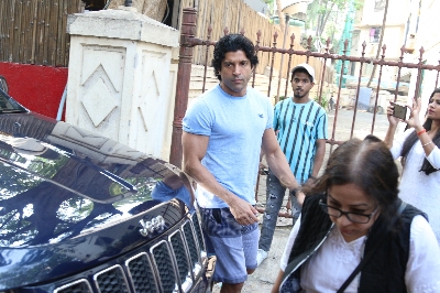 Mumbai: Actor Farhan Akhtar at the funeral of Shaukat Azmi - veteran actress, wife of renowned Late Urdu poet and lyricist Kaifi Azmi and mother of actress Shabana Azmi - in Mumbai on Nov 23, 2019. (Photo: IANS)