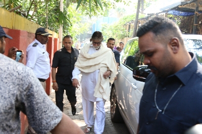 Mumbai: Actor Amitabh Bachchan at the funeral of Shaukat Azmi - veteran actress, wife of renowned Late Urdu poet and lyricist Kaifi Azmi and mother of actress Shabana Azmi - in Mumbai on Nov 23, 2019. (Photo: IANS)