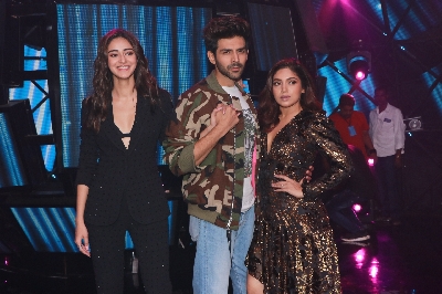 Mumbai: Actors Ananya Panday, Kartik Aaryan and Bhumi Pednekar at the promotions of upcoming film “Pati, Patni Aur Woh” on the sets of reality TV show "Indian Idol 11" in  Mumbai on Nov 25, 2019. (Photo: IANS)