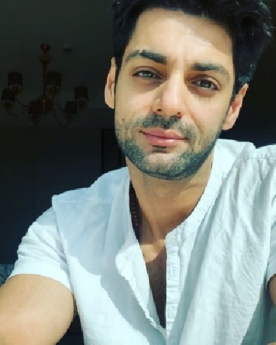 Actor Karan Wahi has tried to change his appearance for his upcoming web show. He has slashed his eyebrow a little to get into the new look for his character.