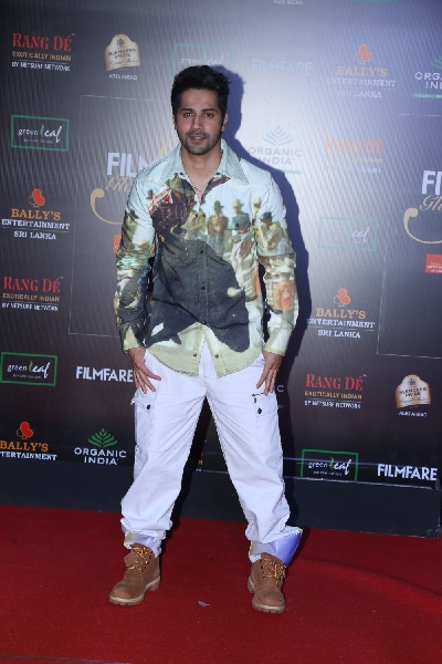 Mumbai: Actor Varun Dhawan on the red carpet of Filmfare Glamour And Style Awards 2019 in Mumbai on Dec 3, 2019. (Photo: IANS)