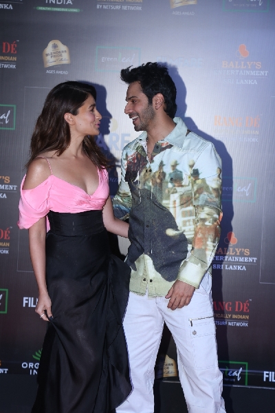 Mumbai: Actors Alia Bhatt and Varun Dhawan on the red carpet of Filmfare Glamour And Style Awards 2019 in Mumbai on Dec 3, 2019. (Photo: IANS)