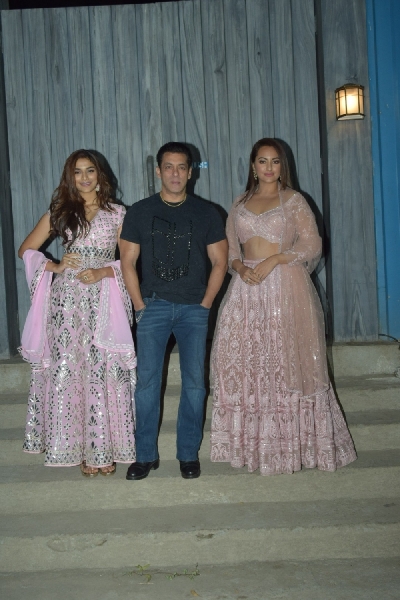 Mumbai: Actors Salman Khan, Saiee Manjrekar and Sonakshi Sinha at the promotions of upcoming film "Dabangg 3" in Mumbai on Dec 6, 2019. (Photo: IANS)