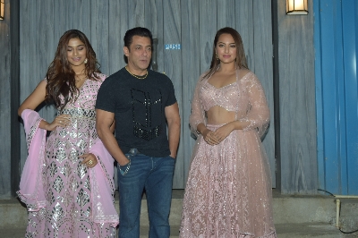 Mumbai: Actors Salman Khan, Saiee Manjrekar and Sonakshi Sinha at the promotions of upcoming film "Dabangg 3" in Mumbai on Dec 6, 2019. (Photo: IANS)