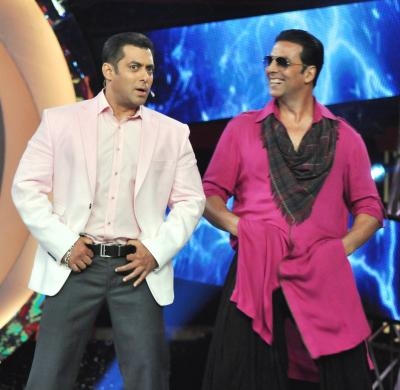 Bollywood actors Akshay Kumar, Asin & Salman Khan promoting KHILADI 786 on BIGG BOSS 6 sets in Lonavala in Mumbai. (Photo : IANS)